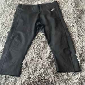 Black BCG Capri workout leggings